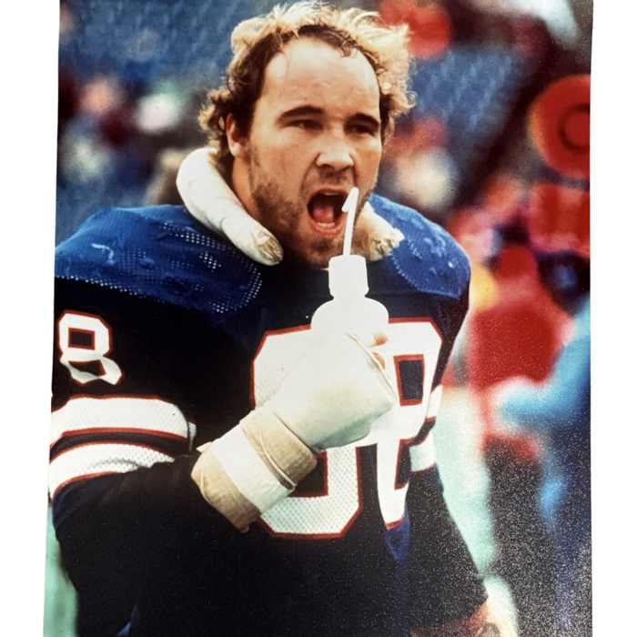 Billy Shaw Unsigned with Water Bottle 8x10 Photo