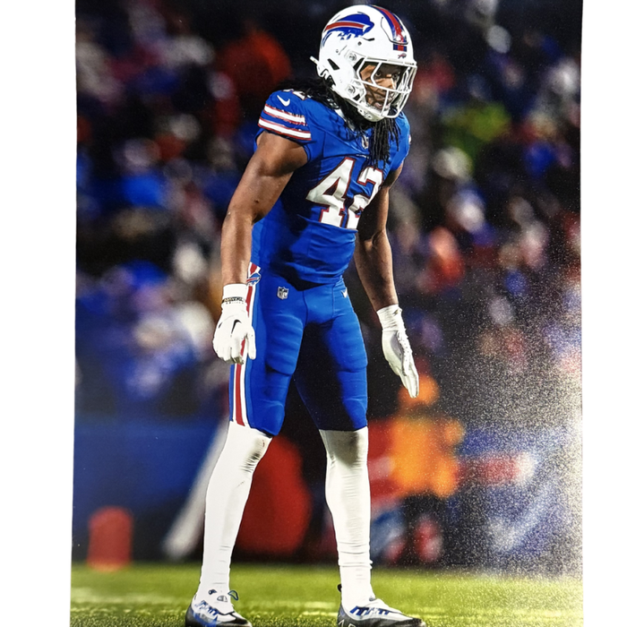 Dorian Williams Unsigned Ready in Blue 8x10 Photo