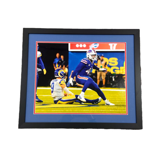 Von Miller UNSIGNED Sacking Stafford 16x20 Photo - Professionally Framed Unsigned Photos TSE Framed 