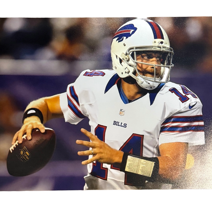 Ryan Fitzpatrick Unsigned About to Throw in White 8x10 Photo