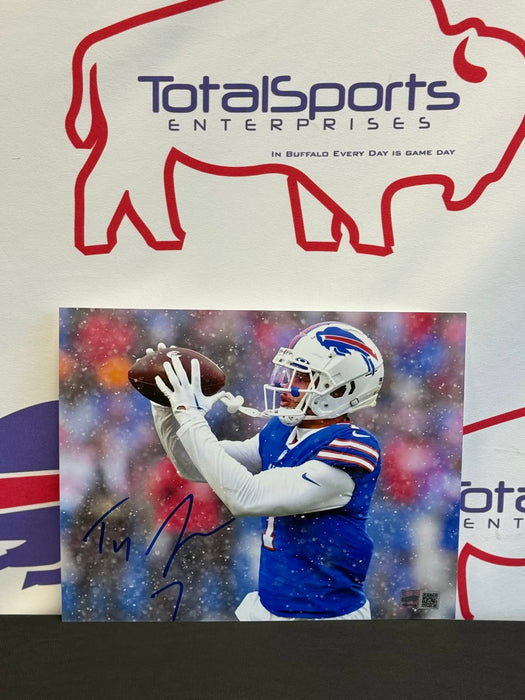 Facebook Auction: Taron Johnson Signed Close-up in Snow Photo 8x10