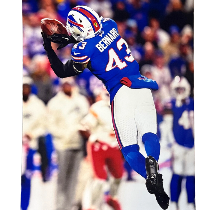 Terrel Bernard Unsigned High Point Catch 8x10 Photo